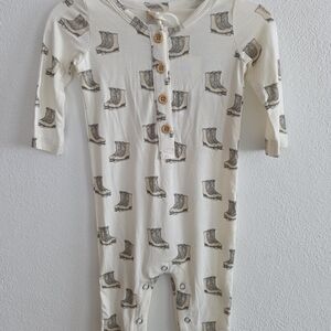 Kate Quinn Bamboo Long Sleeve Romper with Ice Skates Size 3-6M NWT